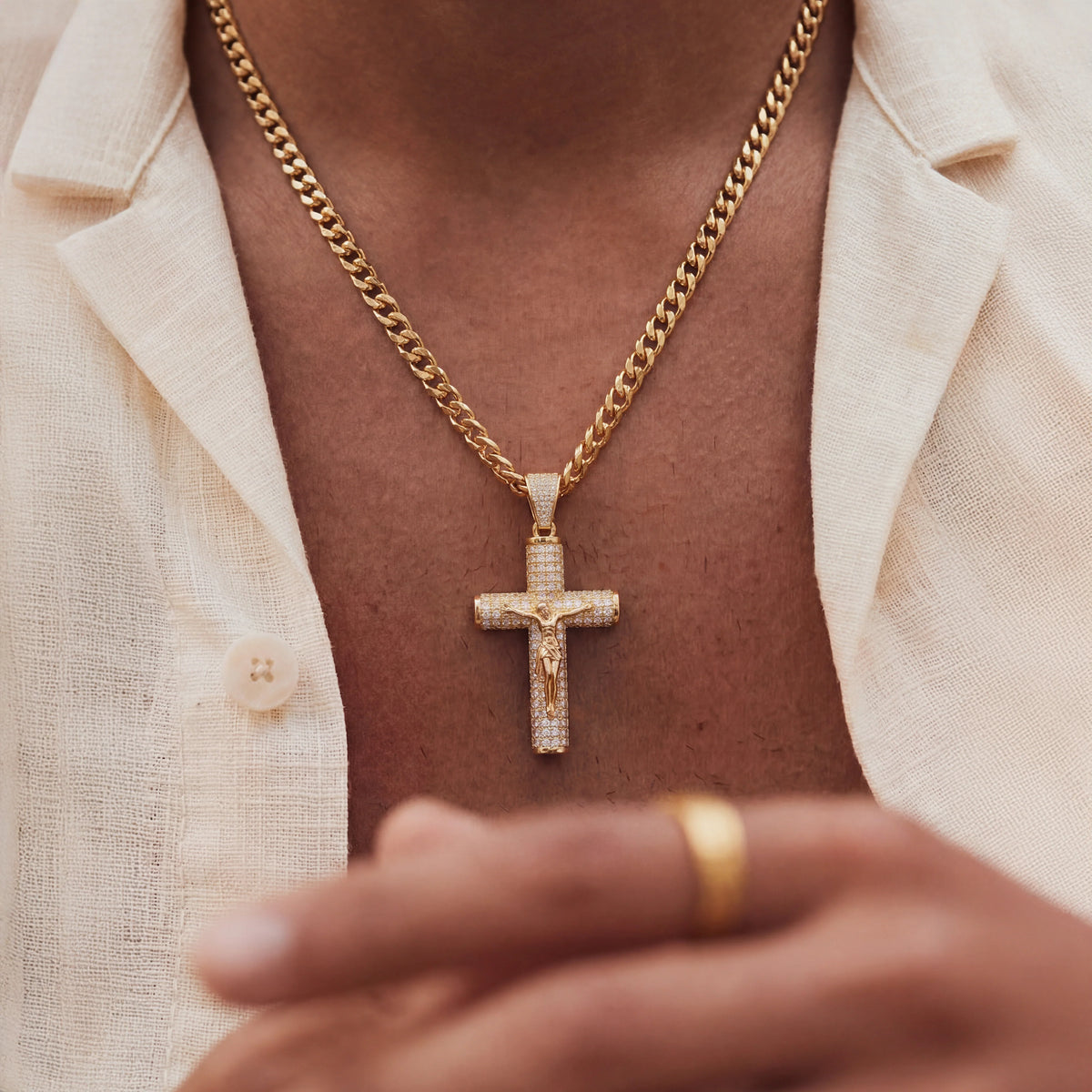 Cadena con Cruz Bañada en Oro 14K